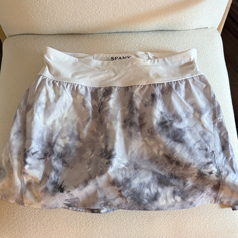 SPANX Cloudy Gray and White Mini Skirt with under shorts